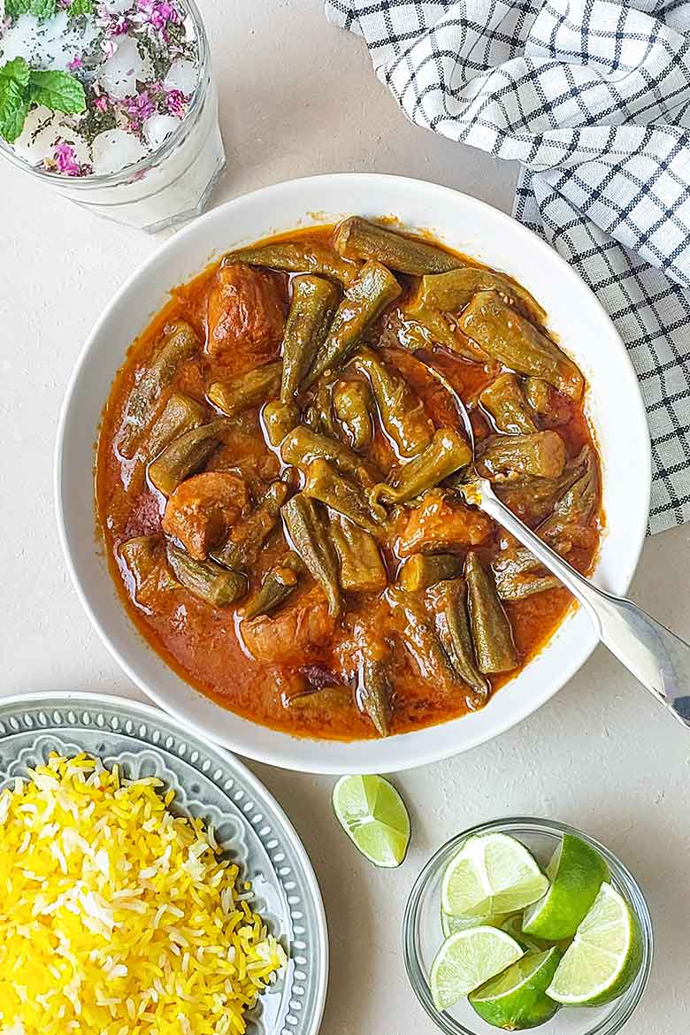 خورش بامیه با گوشت قرقاول